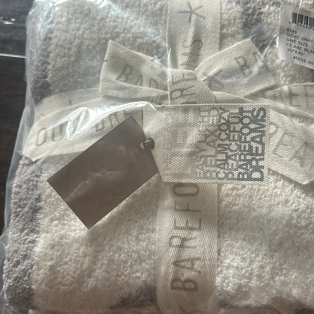 【BRAND NEW】Barefoot Dreams baby throw